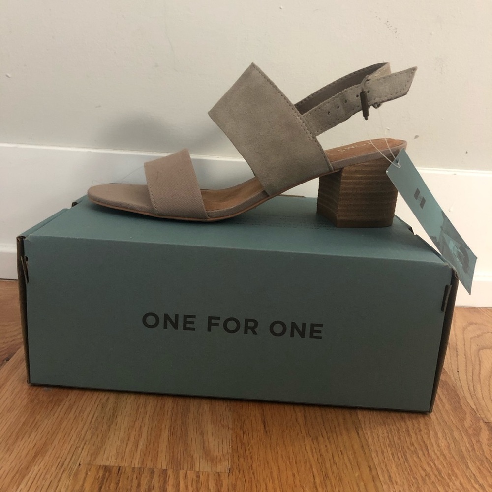 NWT Toms Poppy Heel